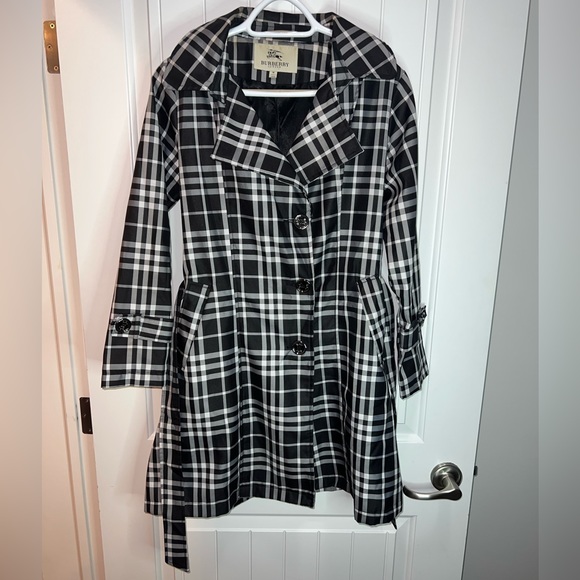 Beautiful Burberry jacket - Picture 5 of 8